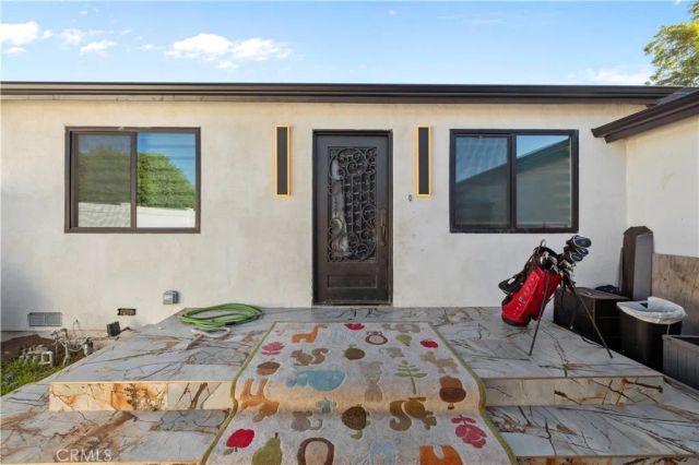 9846 Monogram Ave, Northridge, CA 91343