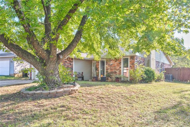 108 Stonewood Drive, Noble, OK 73068