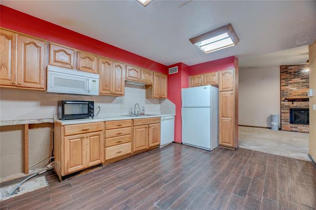 108 Stonewood Drive, Noble, OK 73068