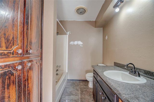 108 Stonewood Drive, Noble, OK 73068