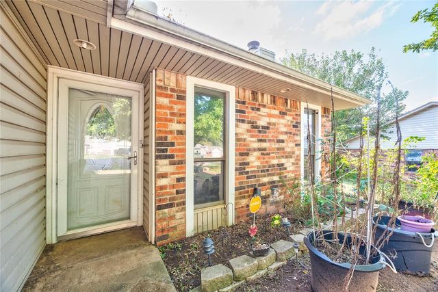 108 Stonewood Drive, Noble, OK 73068