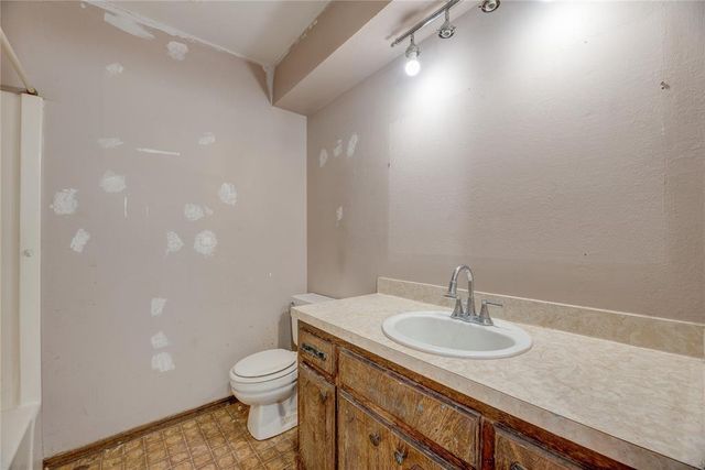 108 Stonewood Drive, Noble, OK 73068