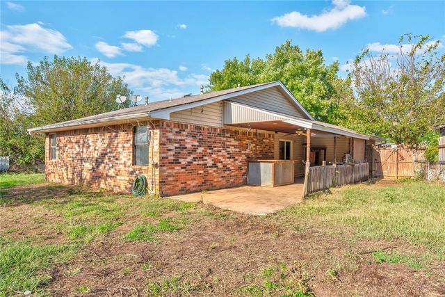108 Stonewood Drive, Noble, OK 73068