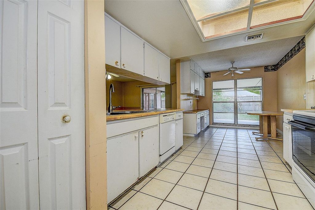 Image 7 of property listing at 3102 OLD SPRING PLACE, Tampa, FL 33618