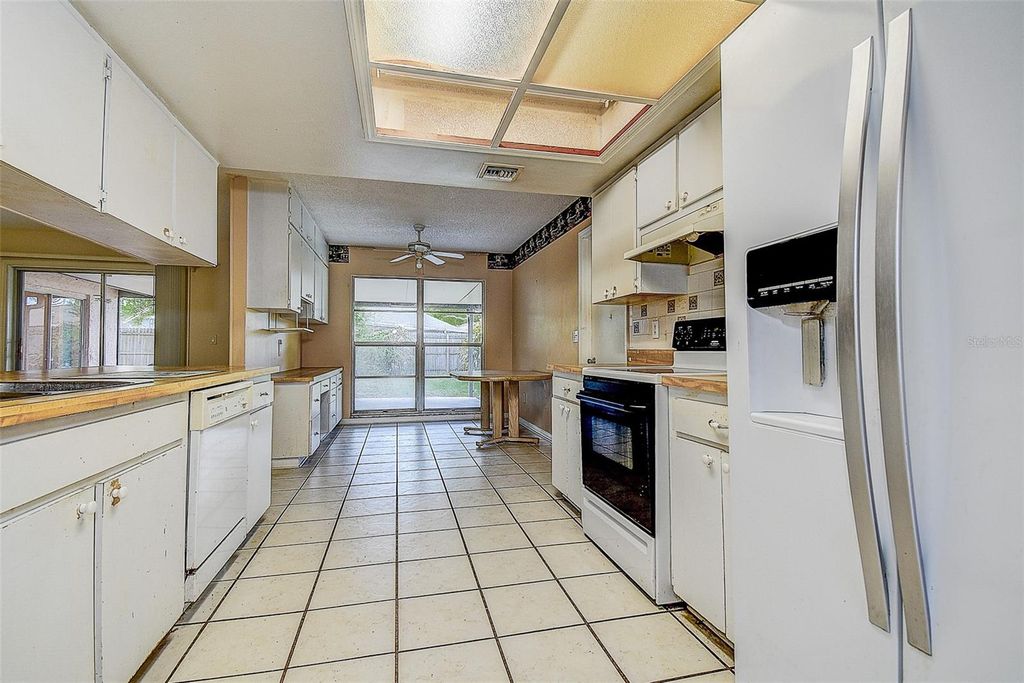Image 8 of property listing at 3102 OLD SPRING PLACE, Tampa, FL 33618