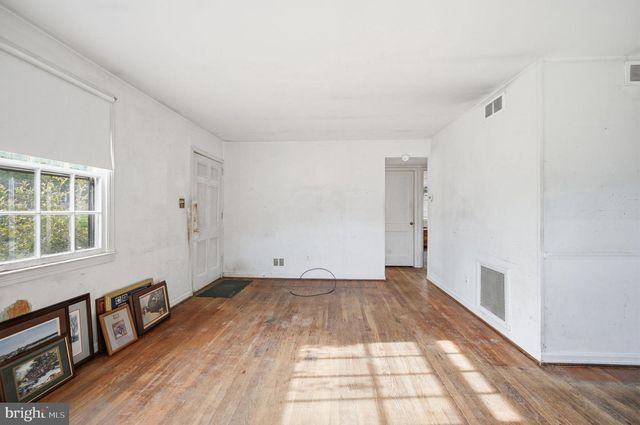 4103 CHESTNUT ST, Fairfax, VA 22030