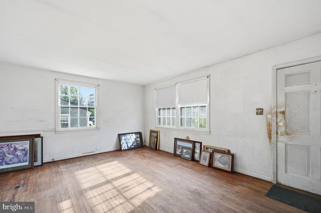 4103 CHESTNUT ST, Fairfax, VA 22030