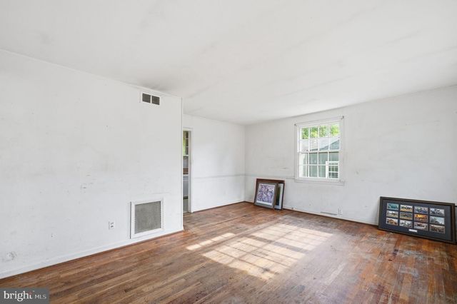 4103 CHESTNUT ST, Fairfax, VA 22030