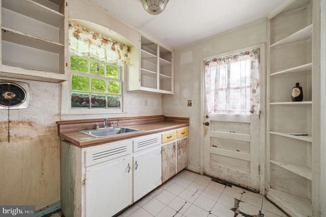 4103 CHESTNUT ST, Fairfax, VA 22030