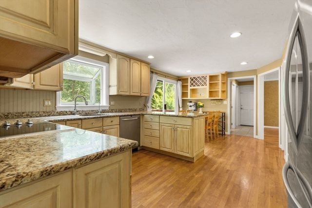 35 Castle Dr, Sharon, MA 02067