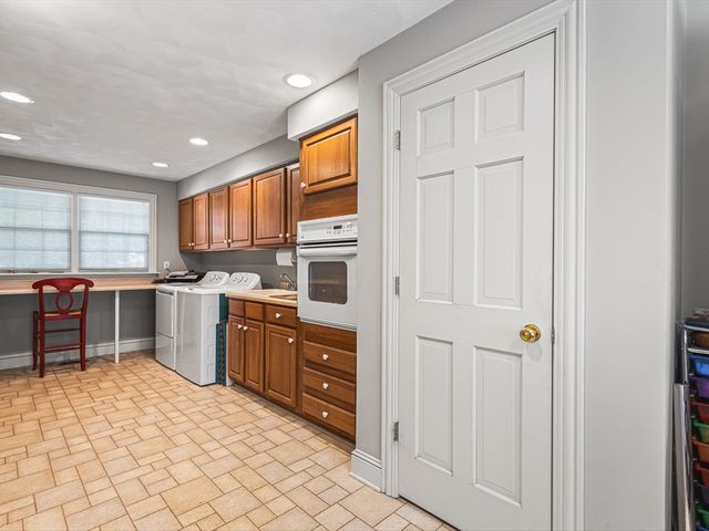 811 Paris Avenue, Rockford, IL 61107