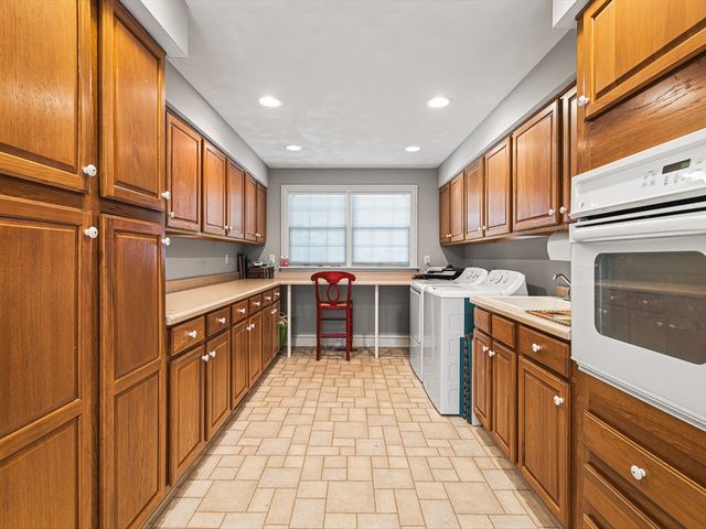 811 Paris Avenue, Rockford, IL 61107