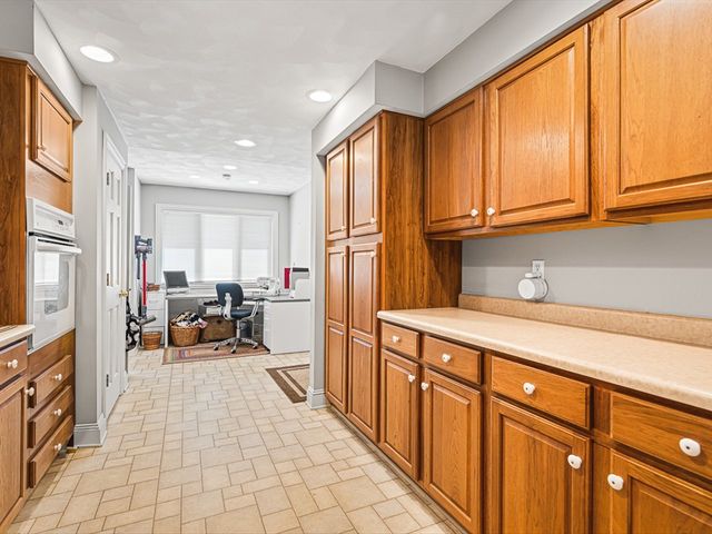 811 Paris Avenue, Rockford, IL 61107