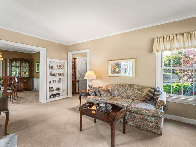 811 Paris Avenue, Rockford, IL 61107