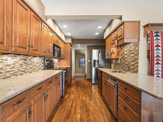 811 Paris Avenue, Rockford, IL 61107