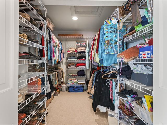 811 Paris Avenue, Rockford, IL 61107