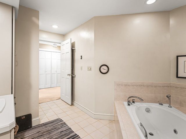 811 Paris Avenue, Rockford, IL 61107