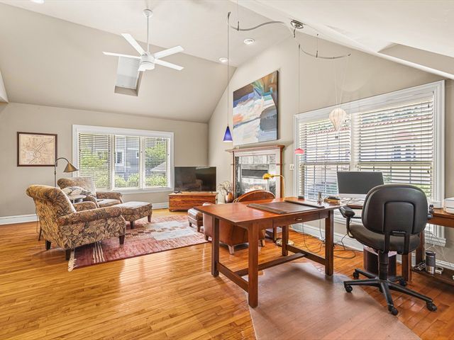 811 Paris Avenue, Rockford, IL 61107