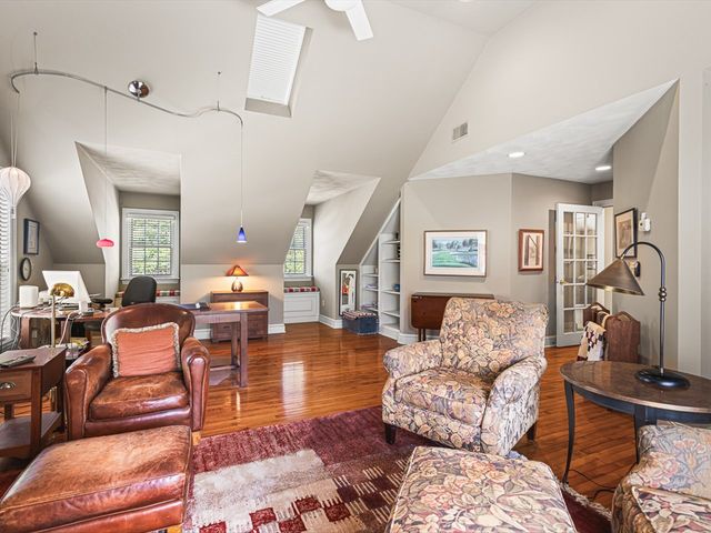 811 Paris Avenue, Rockford, IL 61107