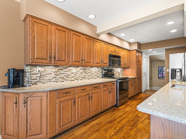 811 Paris Avenue, Rockford, IL 61107