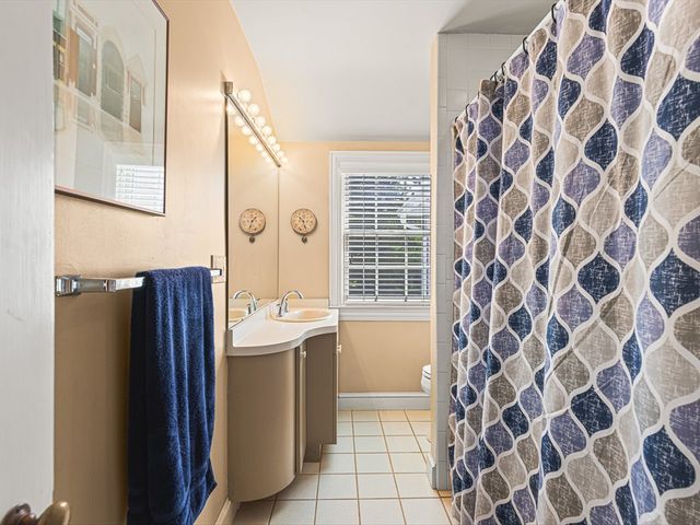 811 Paris Avenue, Rockford, IL 61107