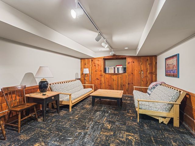 811 Paris Avenue, Rockford, IL 61107