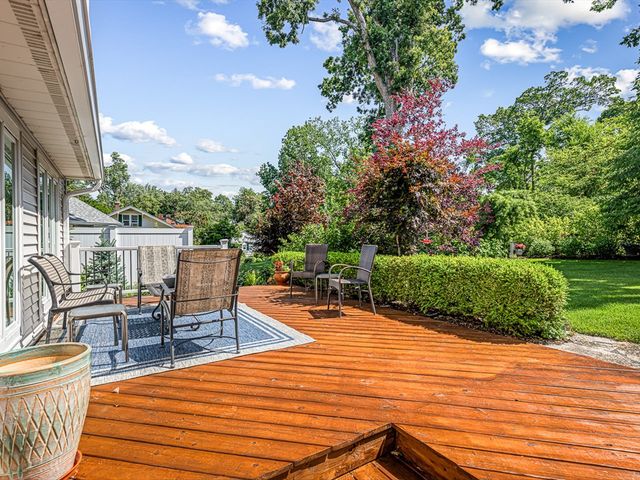 811 Paris Avenue, Rockford, IL 61107