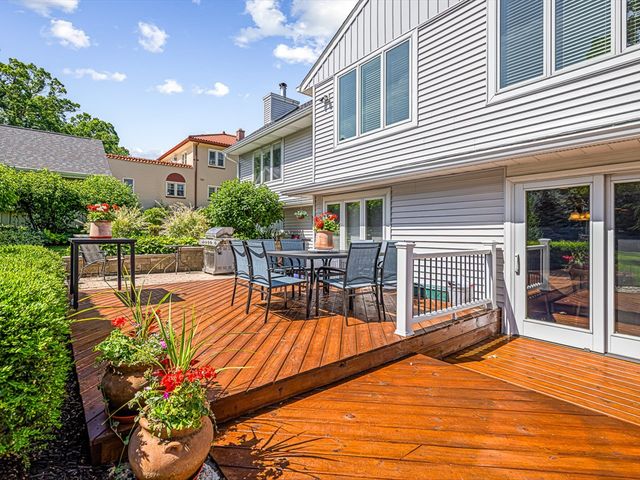 811 Paris Avenue, Rockford, IL 61107