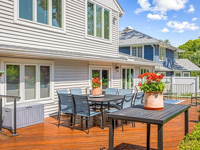 811 Paris Avenue, Rockford, IL 61107