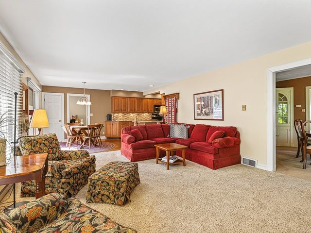 811 Paris Avenue, Rockford, IL 61107