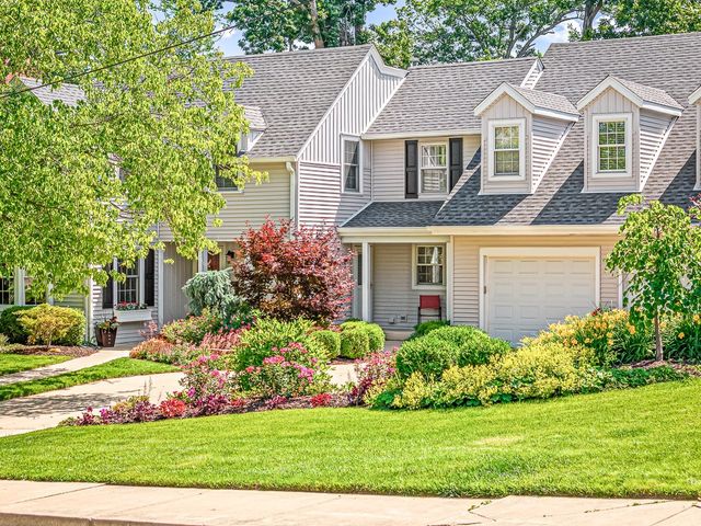 811 Paris Avenue, Rockford, IL 61107