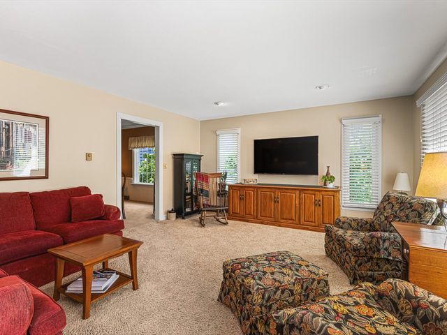 811 Paris Avenue, Rockford, IL 61107