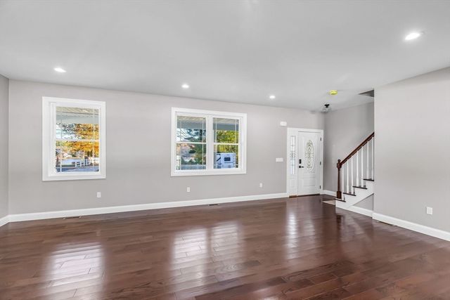 4 Hillcrest Dr, Wilbraham, MA 01095