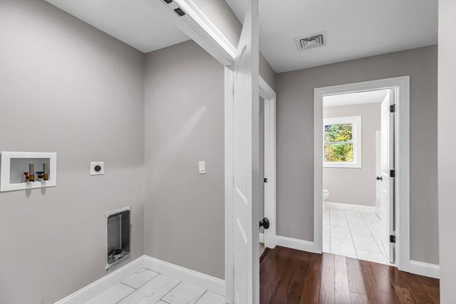 4 Hillcrest Dr, Wilbraham, MA 01095