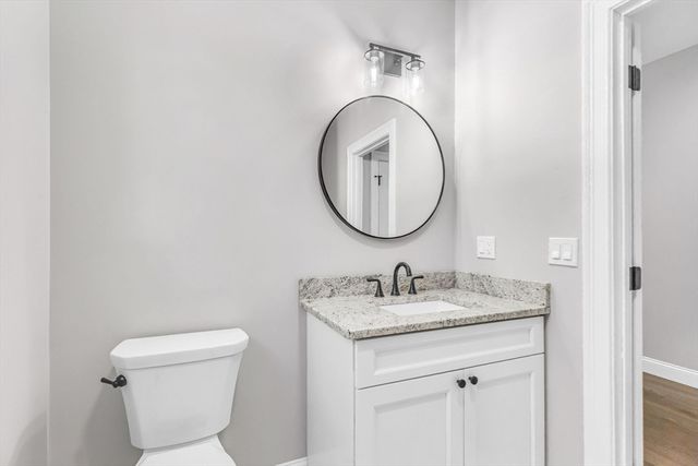 4 Hillcrest Dr, Wilbraham, MA 01095