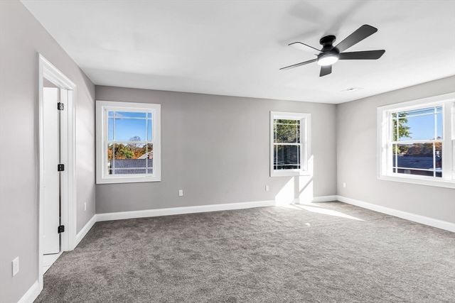 4 Hillcrest Dr, Wilbraham, MA 01095