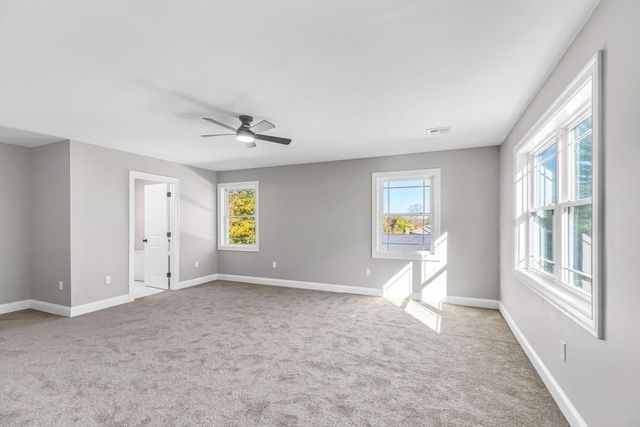 4 Hillcrest Dr, Wilbraham, MA 01095