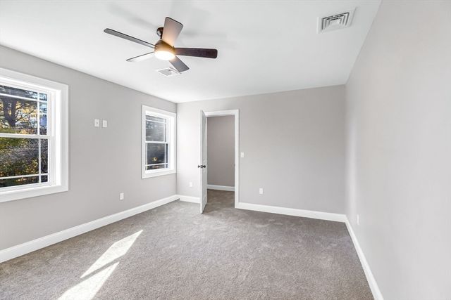 4 Hillcrest Dr, Wilbraham, MA 01095