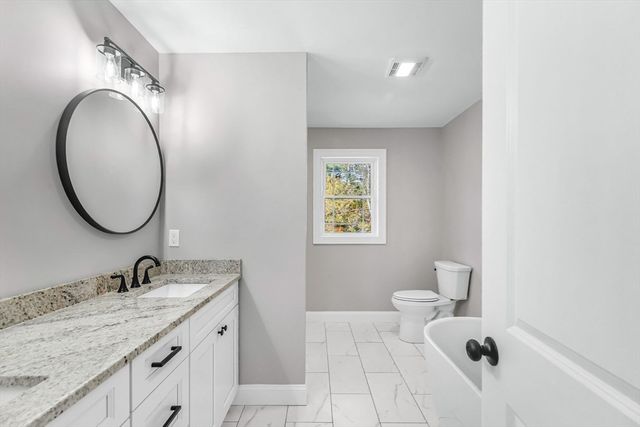 4 Hillcrest Dr, Wilbraham, MA 01095