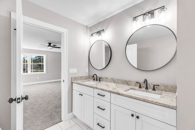 4 Hillcrest Dr, Wilbraham, MA 01095