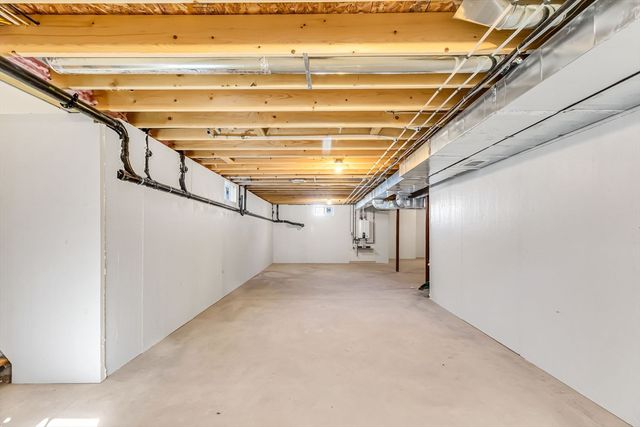 4 Hillcrest Dr, Wilbraham, MA 01095