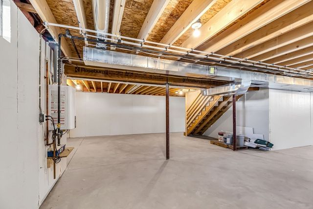 4 Hillcrest Dr, Wilbraham, MA 01095