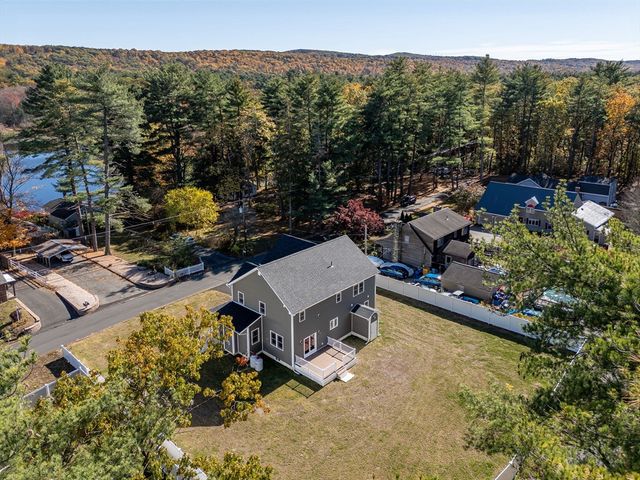 4 Hillcrest Dr, Wilbraham, MA 01095