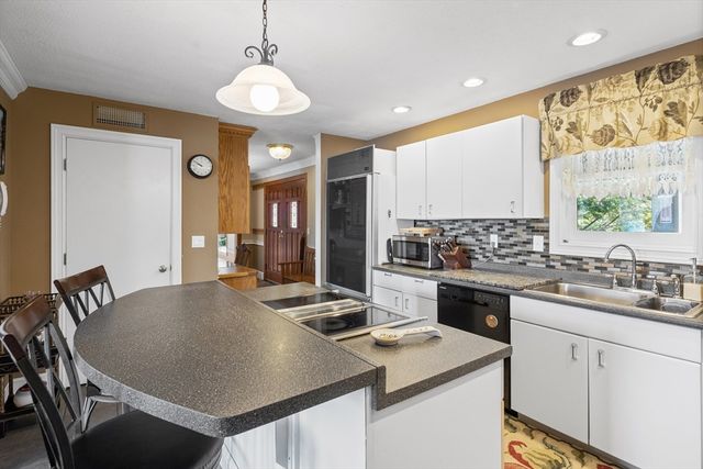 152 Kimball Rd, Amesbury, MA 01913