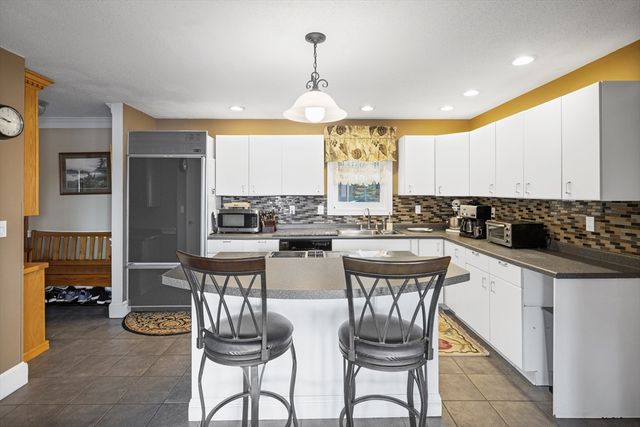 152 Kimball Rd, Amesbury, MA 01913