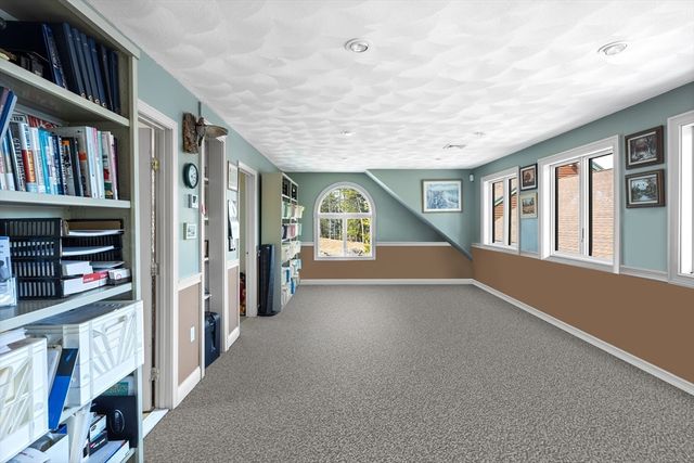 152 Kimball Rd, Amesbury, MA 01913