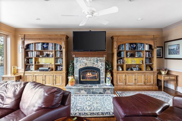 152 Kimball Rd, Amesbury, MA 01913