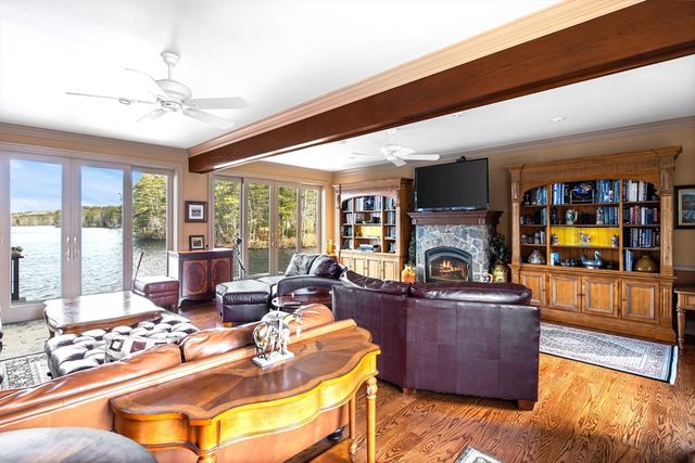 152 Kimball Rd, Amesbury, MA 01913