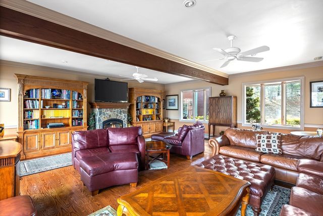152 Kimball Rd, Amesbury, MA 01913