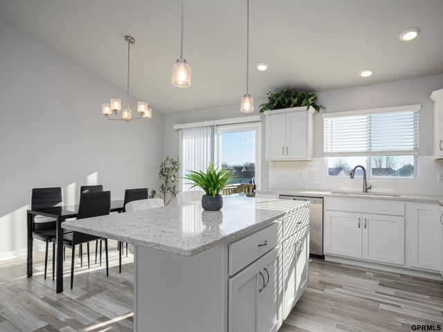 10905 Craig Street, Omaha, NE 68111